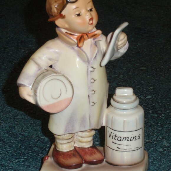 "The Little Pharmacist" #322 Goebel Hummel Figurine TMK6 With Box CHRISTMAS GIFT - Picture 9 of 10